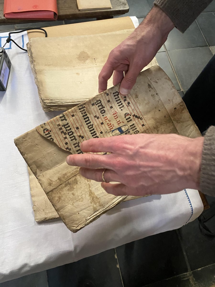 We're again looking for recent graduates or other well-qualified candidates looking for an intership with MMFC to work with medieval manuscripts in Flemish collections. Deadline 14 June. Please pass it on. vlaamse-erfgoedbibliotheken.be/nieuws/2024/05…