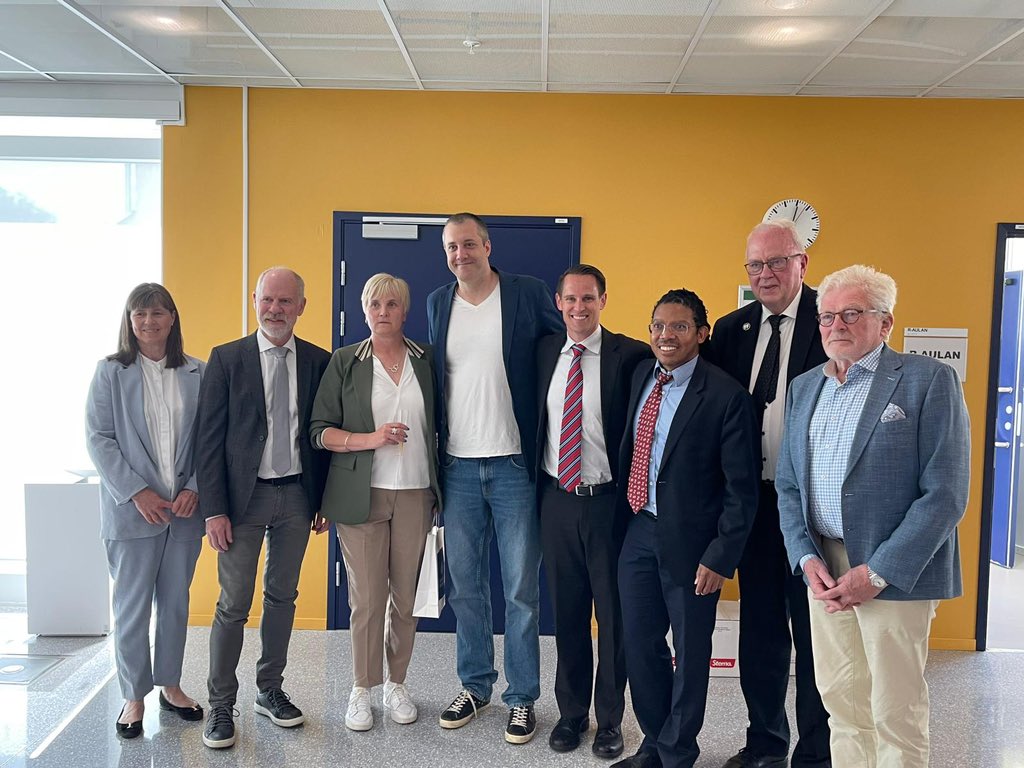 Successfully defended my PhD in Gothenburg <a href="/UPMCSportsMed/">UPMC Sports Medicine</a> <a href="/VolkerMusahl/">Volker Musahl</a>