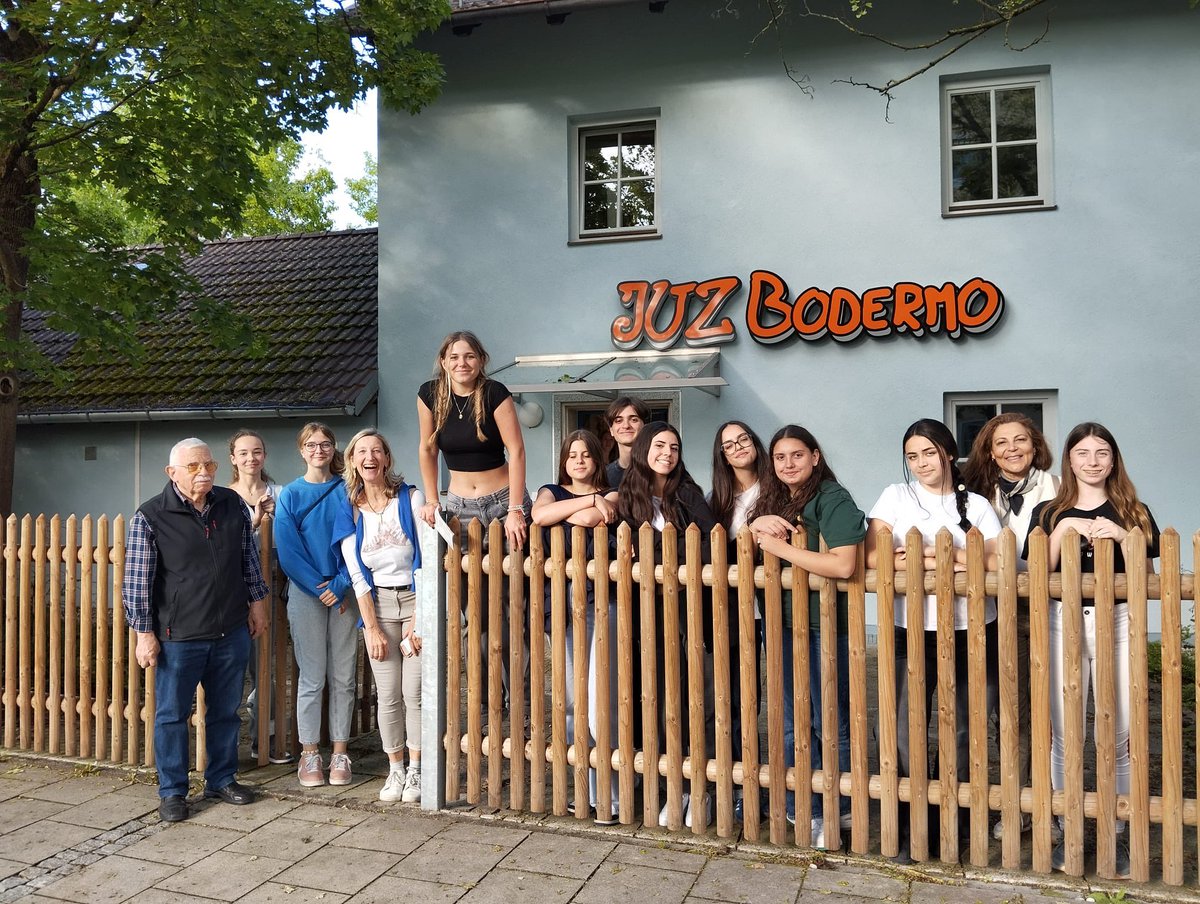 RETOUR Une délégation du Conseil Municipal des Jeunes Mouginois est partie découvrir les 'us et coutumes' d'Aschheim 🇩🇪 ville jumelée avec #Mougins, située en Bavière. Mougins, la culture de l’échange ☺️👍🏻🤝