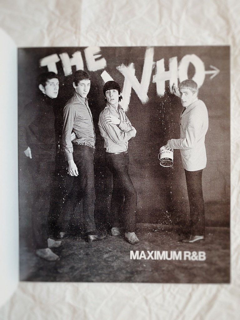 BoppingElf77's tweet photo. NEW ADDITION ๐๐คโค๏ธ
#TheWho #Book #Music #History #England #MaximumRnB #RichardBarnes https://t.co/NnGJbJOOFI