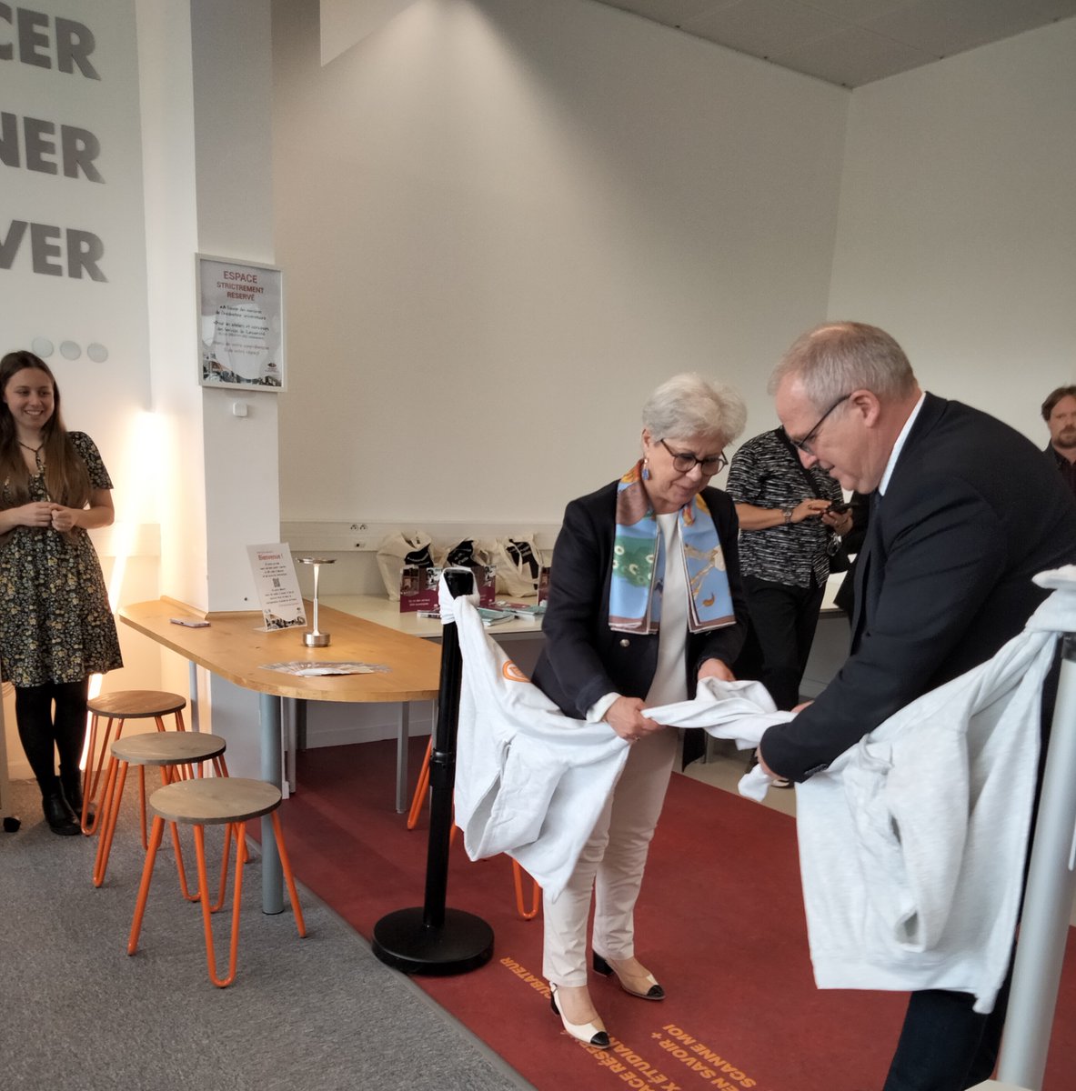 bureims's tweet photo. Ce lundi, inauguration du #Creativlabz, incubateur pour les étudiants et jeunes diplômés de l'@universitereims, à la #bumoulindelahousse
@URCA_Incubateur https://t.co/ITAy26X3Po