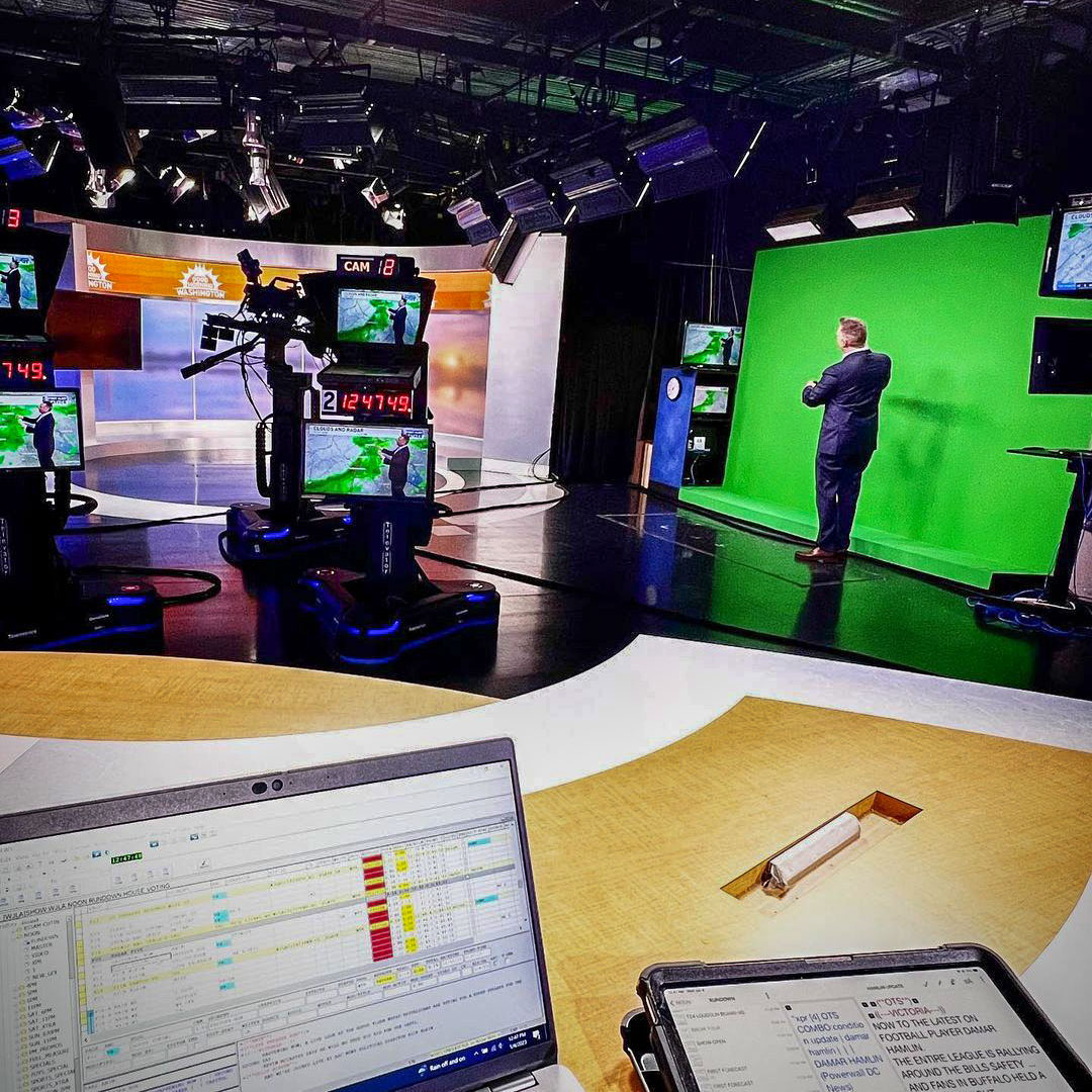 📺 News studio at WJLA — ABC 7 📷 instagr.am/newsie_victoria #inews #avid #wjla #noon #broadcast #news #abc7 #newscast #newsroom