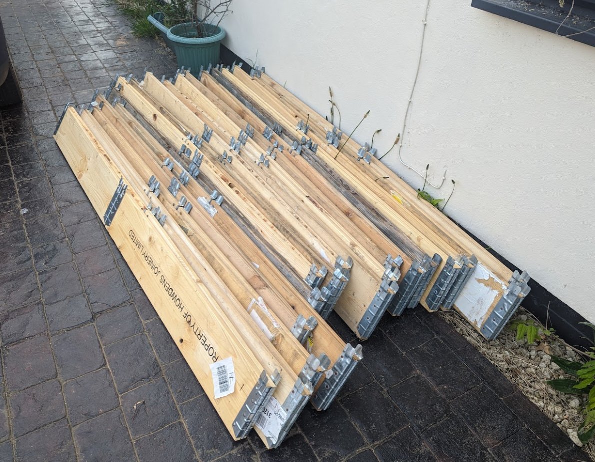 RogueCode's tweet image. Here is your annual reminder that if you don't want to spend lots of money on raised beds, get pallet collars off FB Marketplace (etc) for ~£8 each. They're strong, stackable, flatten, and cheap.