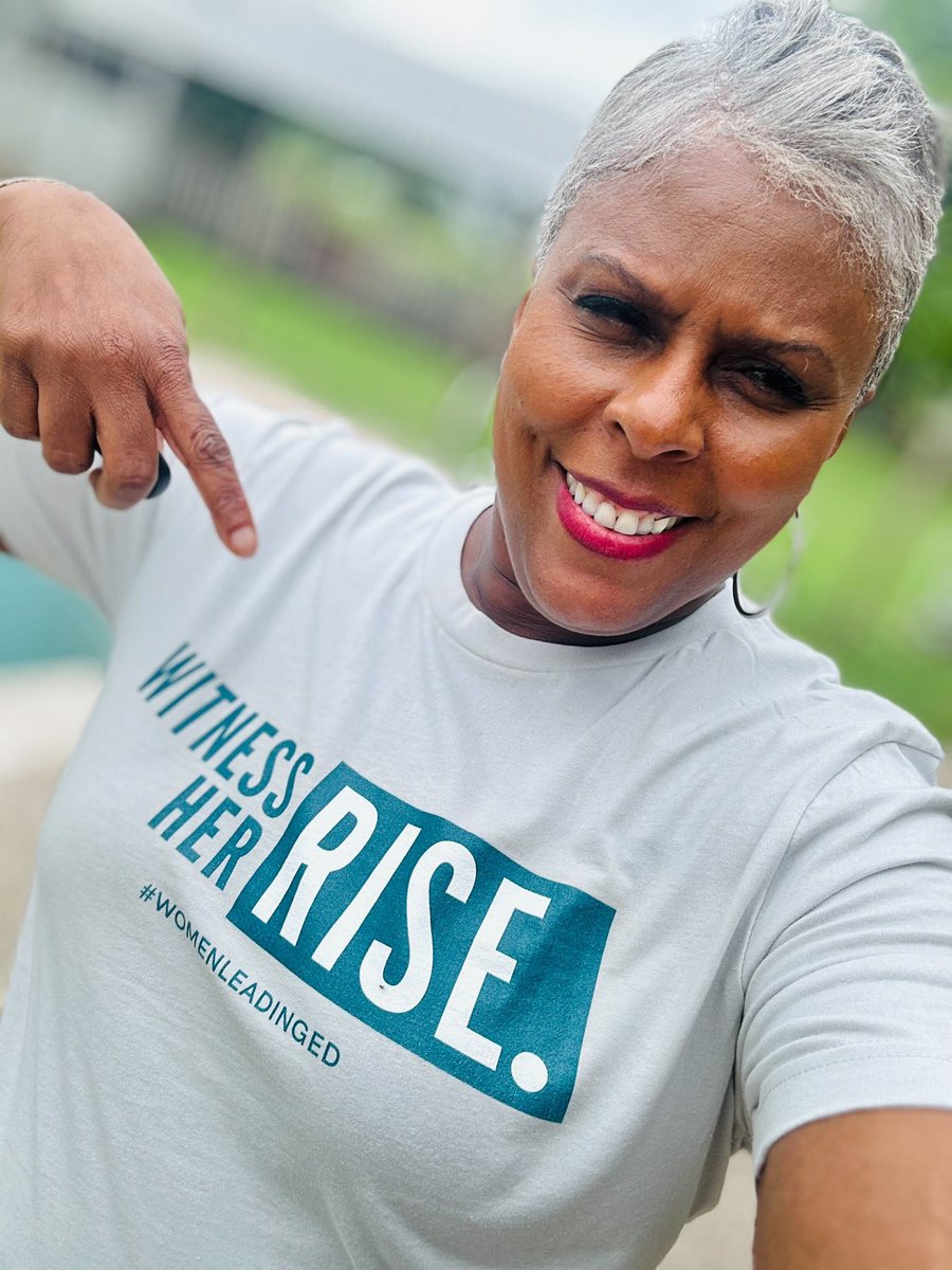 🔥🔥🔥@drrachelalex absolutely rocking the #WomenLeadingEd merch: that’s some #MondayMotivation!

You too can rep the most powerful network of women making change in #edleadership. 

See the full line of WLE apparel and must-haves: women-leading-ed.printify.me/products
