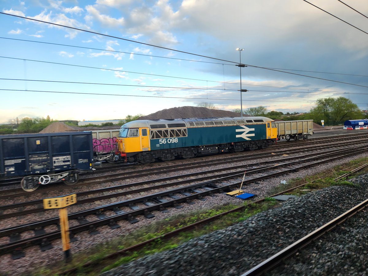 #MondayBlues 56098 sits in Finedon Road after a brief rain shower taken from a passing 360 17/04/24 #Grid