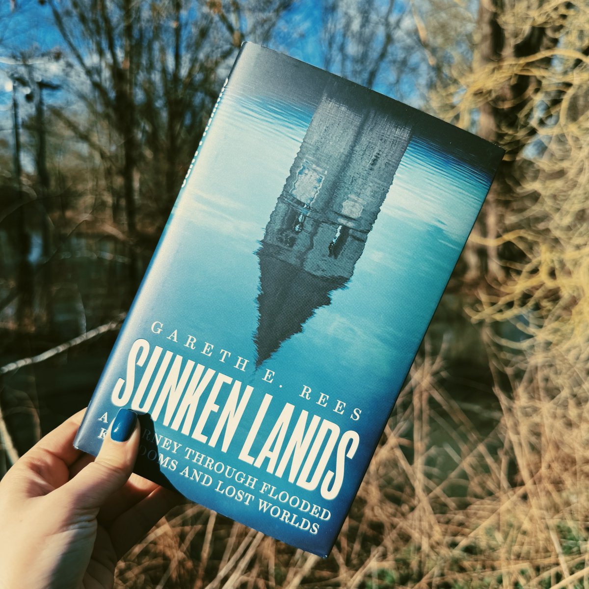 Sunken Lands by Gareth E Rees ‘is an inspired piece of work, a travelogue shot through with anxiety, wisdom, rage and horror’ @Lit_Review bit.ly/41Vzson #SunkenLands #ClimateChange #NonFiction #Climate