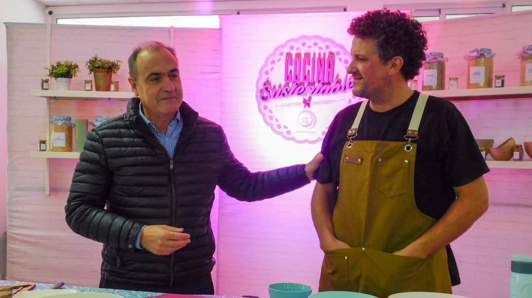 ALVEAR: VECINOS PARTICIPARON DE UN TALLER DE COCINA SUSTENTABLE

<a href="/PrensaAlvear/">Prensa Alvear</a> @ComunaAlvear <a href="/ARRIBASNUT/">ALBERTO ARRIBAS</a> <a href="/CarlosFPighin/">Carlos Pighin</a>
341media.com.ar/index.php?pagi…
