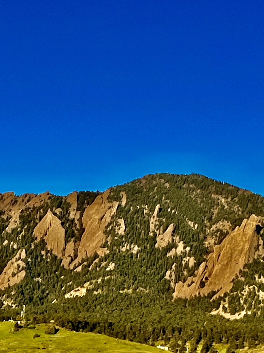 Good morning from Boulder Colorado on a beautiful blue sky day. I hope all of us will be praying for peace and will be sharing our light, hope, and joy with each person we meet today. We’re on our way to the airport so I appreciate your prayers for safe travel. Happy Monday!