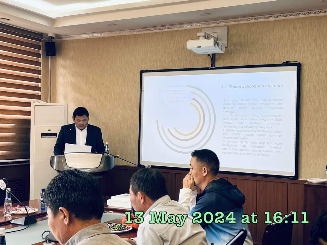 ШУА-ийн Археологийн хүрээлэнгийн эрдэм шинжилгээний ажилтан Ц.Амгалантөгс "Хиргисүүрийн соёлын судалгаа", МУИС-ийн Археологийн
судалгааны төвийн эрдэм шинжилгээний ажилтан,  Б.Батдалай “X-XVII зууны монгол булш,оршуулгын судалгаа”сэдвээр доктор (Ph.D)-ын зэрэг амжилттай хамгаалав