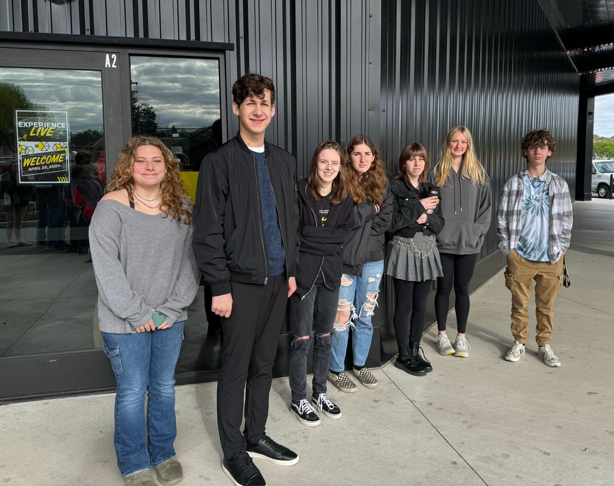 Recently, 7 Penn Manor students attended 'Experience LIVE' at Rock Lititz, a conference for high school juniors and seniors interested in learning more about career pathways in the live event industry. 
#rocklititz #PMHS #greatdaytobeacomet