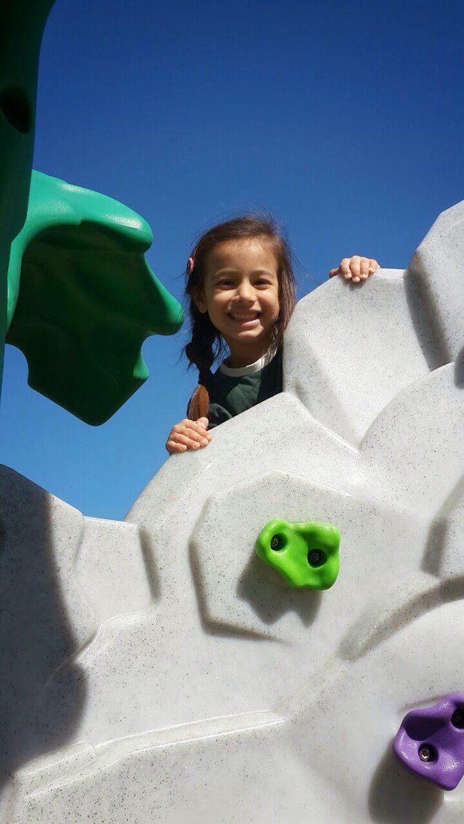 Senin yüzün gülsün, hep mutlu olman içindi tüm çabalarım. 14 yıl çok mutlu olduk.
Şimdi ise attığım her adım adaletin için.
Kıyamet kopacak adalet yerini bulacak dedim annem, son nefesime kadar.
Bugün ayaktaysam senin bana verdiğin güç ile. Sen beni sakın bırakma olur mu. Senin