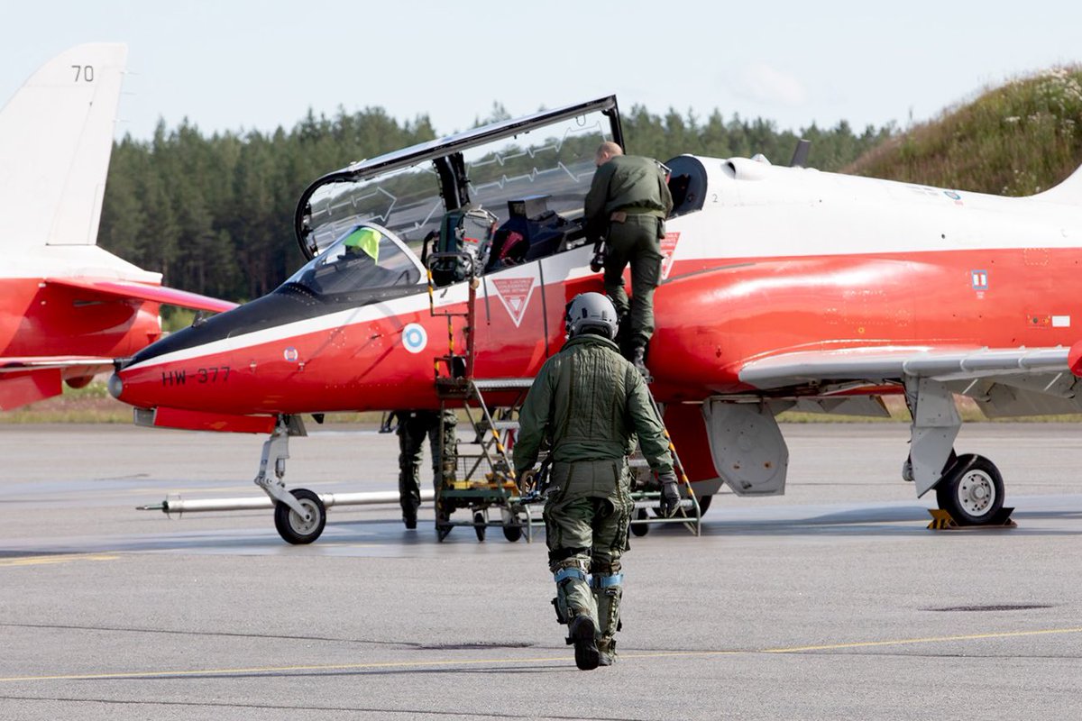 X
Ilmasotakoulun Hawk-oppilaat lentävät 13.-16.5. lentoja 🇸🇪 Kallaxin tukikohtaan ja 🇳🇴 Ryggen tukikohtaan. Lennoilla toteutetaan lentokoulutusohjelman mukaisia lentoja tukikohtiin 
ulkomailla ja harjoitellaan mittarisuunnistusta. Koneet palaavat päivittäin Suomeen. #ilmavoimat