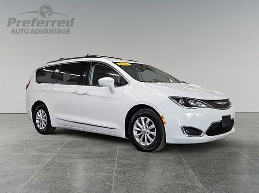 AutoAdvantageGH's tweet image. 🛞🚙 Take a ride in luxury with this 2017 Chrysler Pacifica Touring L! 😎 With its spacious interior, advanced technology, and sleek design, you'll never want to park it. 📅 Schedule a test drive today: bit.ly/3WowSGr #ChryslerPacifica #LuxuryRide #2017Model 🚗