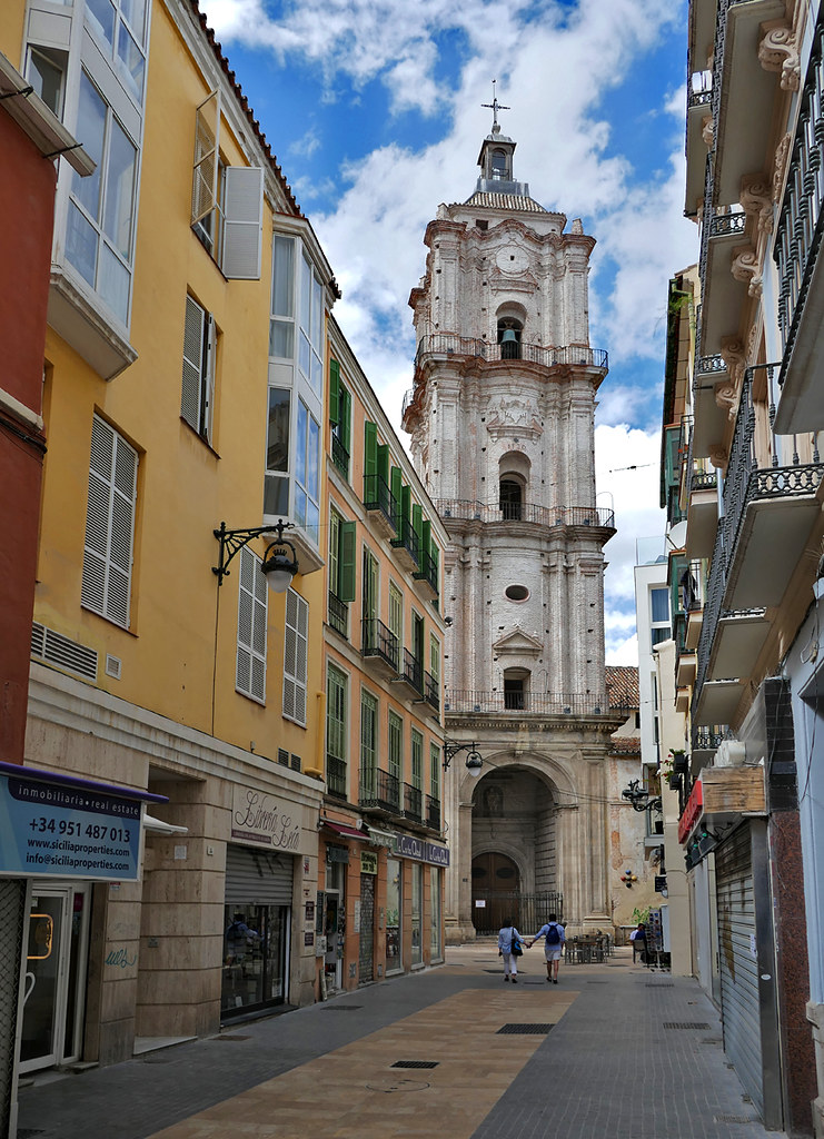 ⛪ Actualizamos los horarios de Misa en la parroquia de San Juan: 🕖 De lunes a sábados, a las 12.00 y 19.00 horas 🕛 Domingos a las 11.00 horas #cofradíaMLG