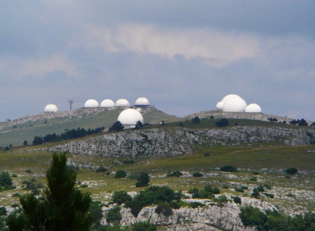💥 Several Ukrainian missiles struck a strategic Russian air defense radar base of the military unit 85683 on the Ai-Petri mountain in the south of Crimea. Commander of military unit reportedly killed. Strikes occurred at around 6am on May 13, 2024.