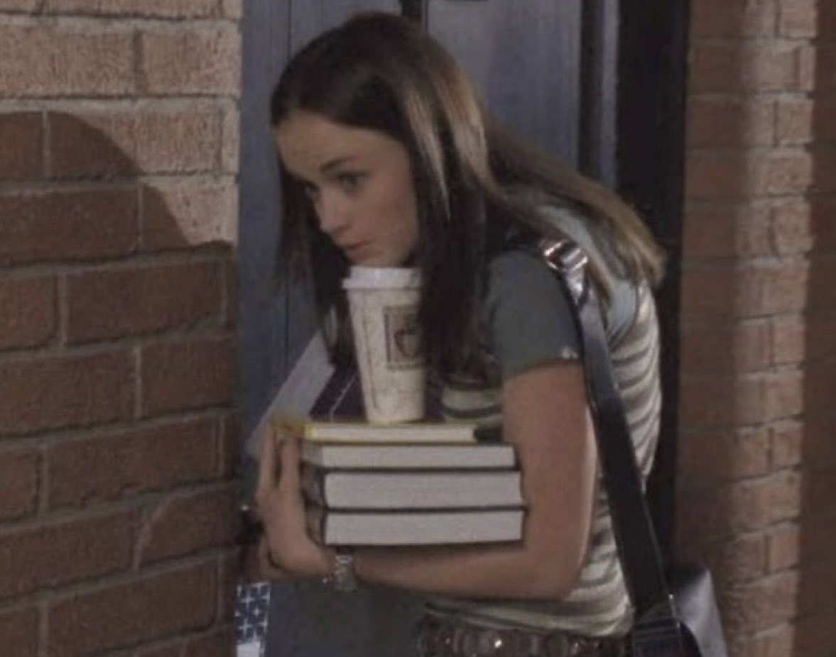 now THIS is girlhood…arms filled to the brim, no pockets, bag full of shit, a coffee, using your chin to hold it all together, & absolutely terrible posture