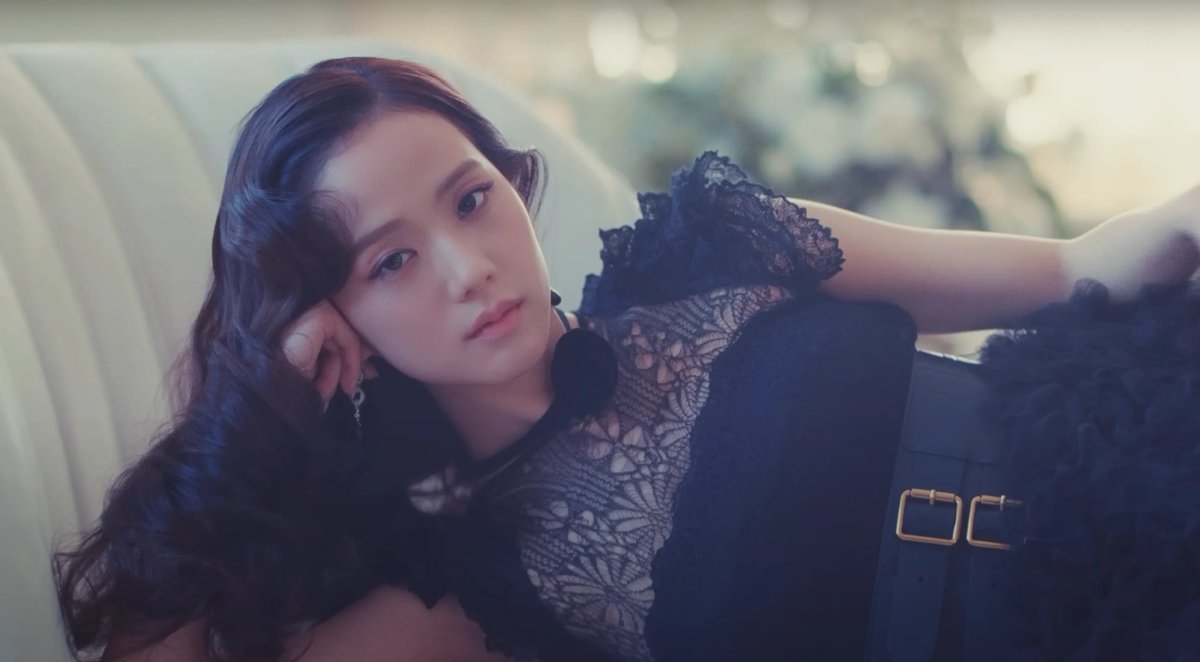 “Flower” by #Jisoo becomes the fastest video by a Korean female soloist to surpass 500 MILLION views in YouTube history.