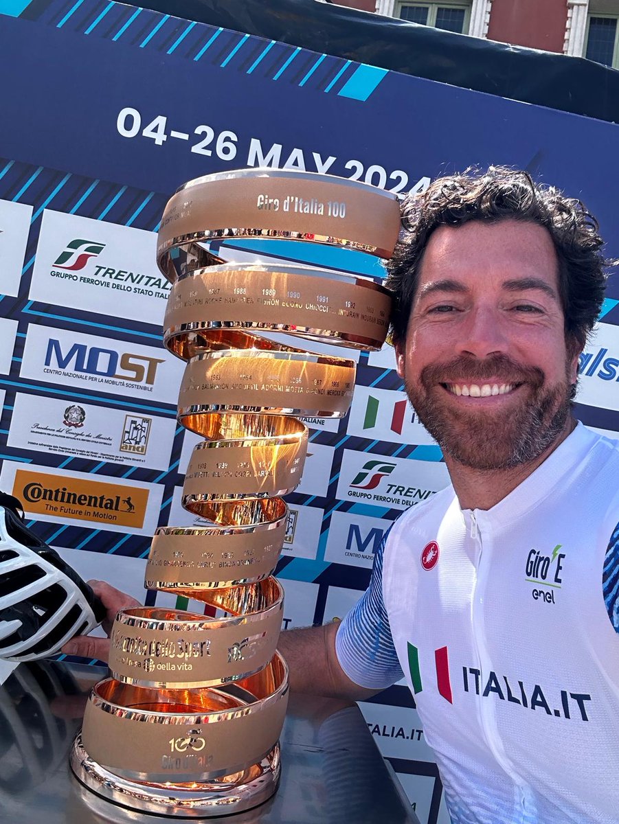 Il nostro concittadino Matteo Stefanini, campione mondiale di canottaggio che vanta la partecipazione a ben tre olimpiadi, ha preso parte nel team Italia.it alla 5ª Tappa del Giro-E da Massa a Lucca. Per saperne di più: comune.calcinaia.pi.it/matteo-stefani…