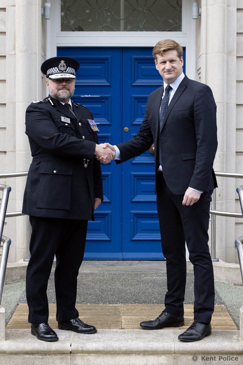 Chief Constable Tim Smith has formally welcomed re-elected Police and Crime Commissioner Matthew Scott back to force headquarters this morning. kent.police.uk/news/kent/late…