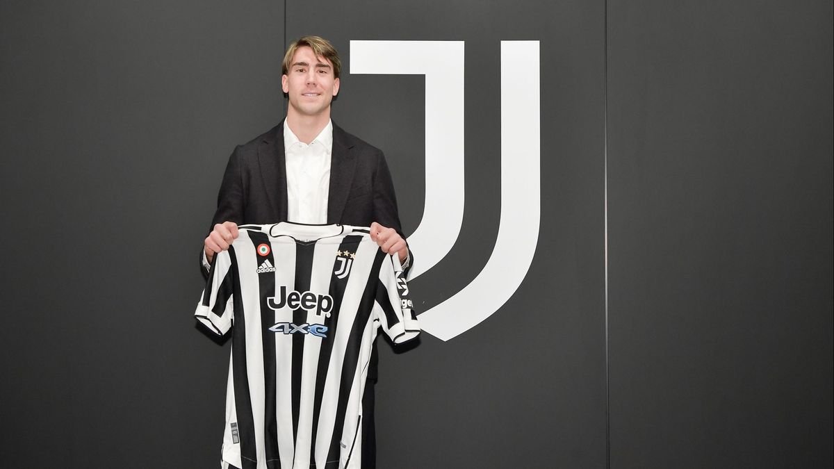 Dua tahun sudah Dusan Vlahovic berseragam Juventus. 

Tapi drama yang mengiringi kepergiannya masih membekas di benak Fiorentina.

'Loh, ada drama apa emang min?'

Bakal kita bahas. Sebuah utas!