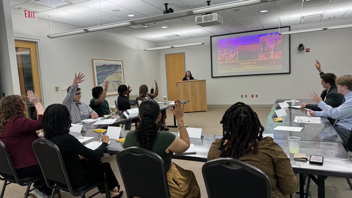 AgWriterArk's tweet photo. Jill Williams from @AginArk HR asking how many in the #FutureAgLeaders tour already have a resume. Williams is giving them tips for top-flight resumes.
@uaex_CommDev https://t.co/IfG5Sfyhip