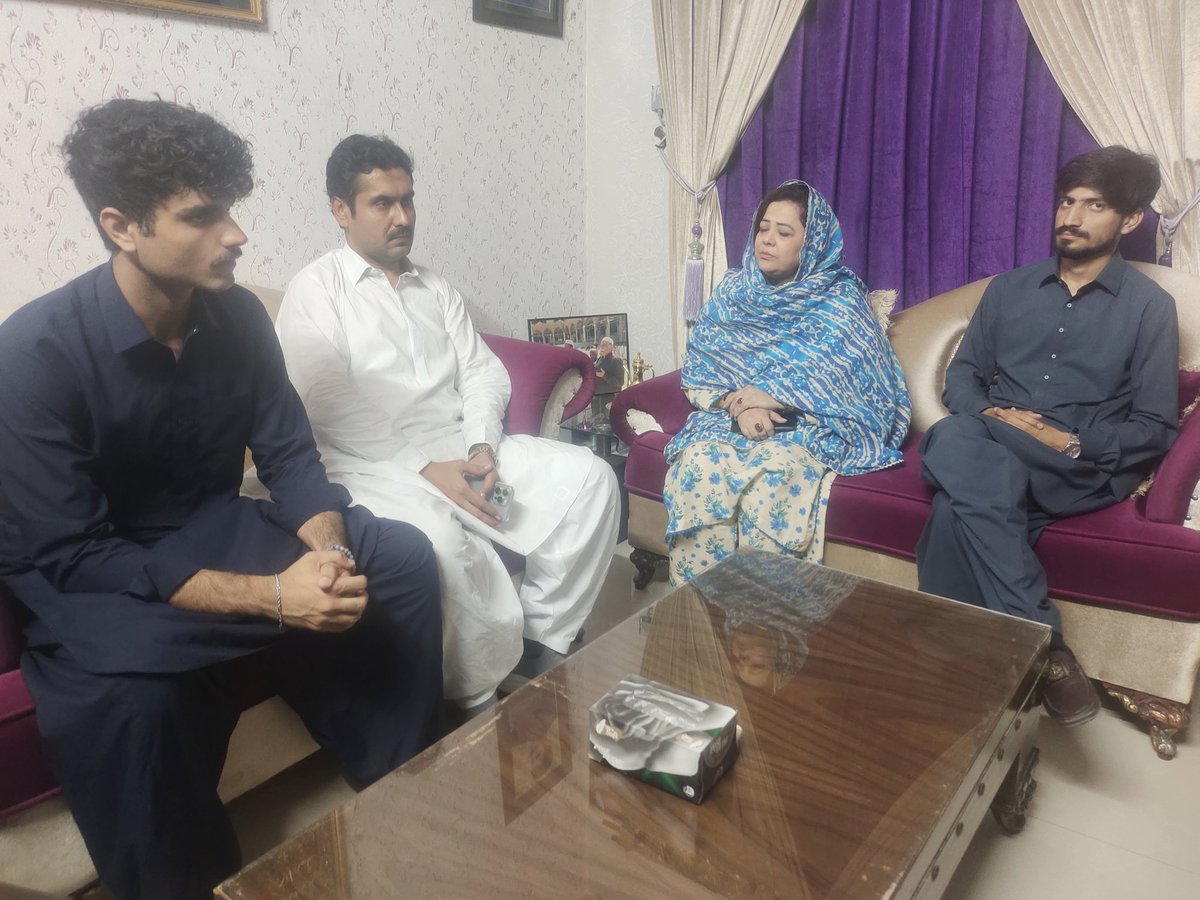 SyedAllahDinoS3's tweet image. Today MPA #SaimaAgha Saiba and  Co-ordinator PYO Hyderabad #SajidPanhyar Condolences with  #IstahsanBarkat death of His Father President PPP Ps 60 UC 125 #BarkatBabar  at Babar house .

@BBhuttoZardari @BakhtawarBZ @MediaCellPPP @PPPDigital_