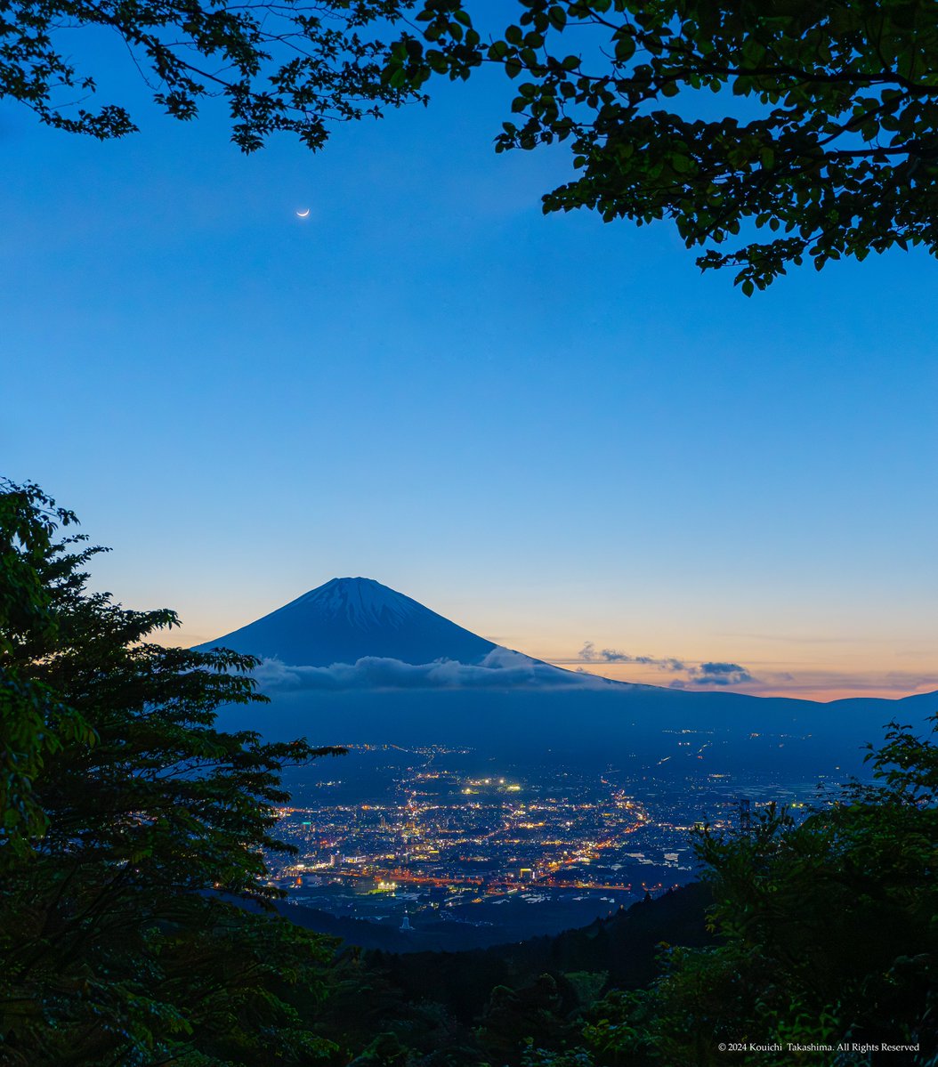 夕焼けの富士山と三日月✨
#NaturePhotography  #自然