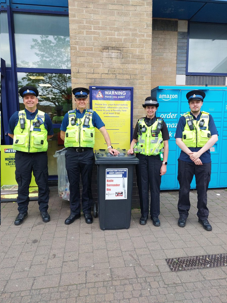 The Neighbourhood Policing Teams 🚔 for #Hertsmere are at #PottersBar Train Station as part of our #OpSceptre campaign 🗡🚫 with the knife surrender bin. Knife sweeps in the town are also being conducted 🚨
