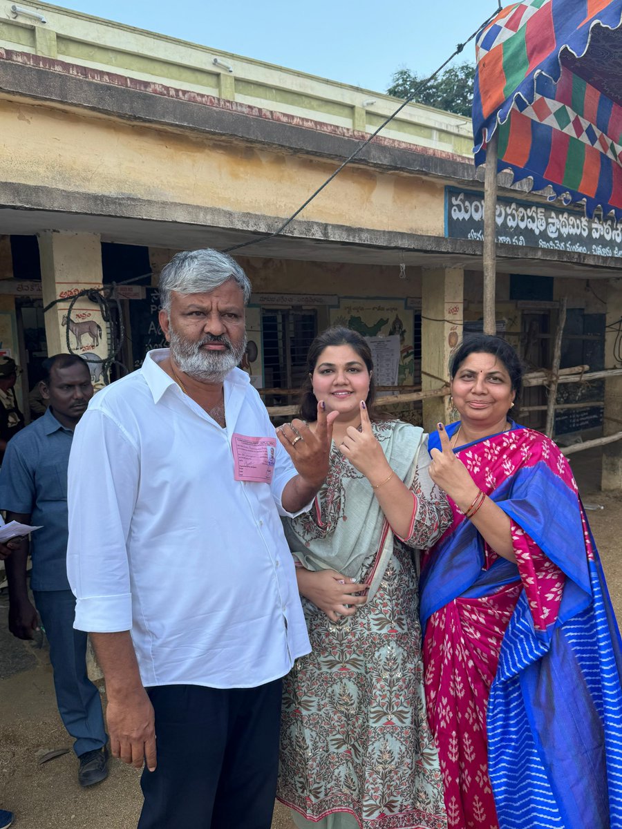 official_challa's tweet image. ఇన్ని రోజులు నాతో నడిచి నన్ను మీ ఓట్లతో ఆశ్వీరదించిన పుంగనూరు ప్రజలకు ధన్యవాదములు. పుంగనూరులో గెలుపు టిడిపిదే
#ThanksforSupport