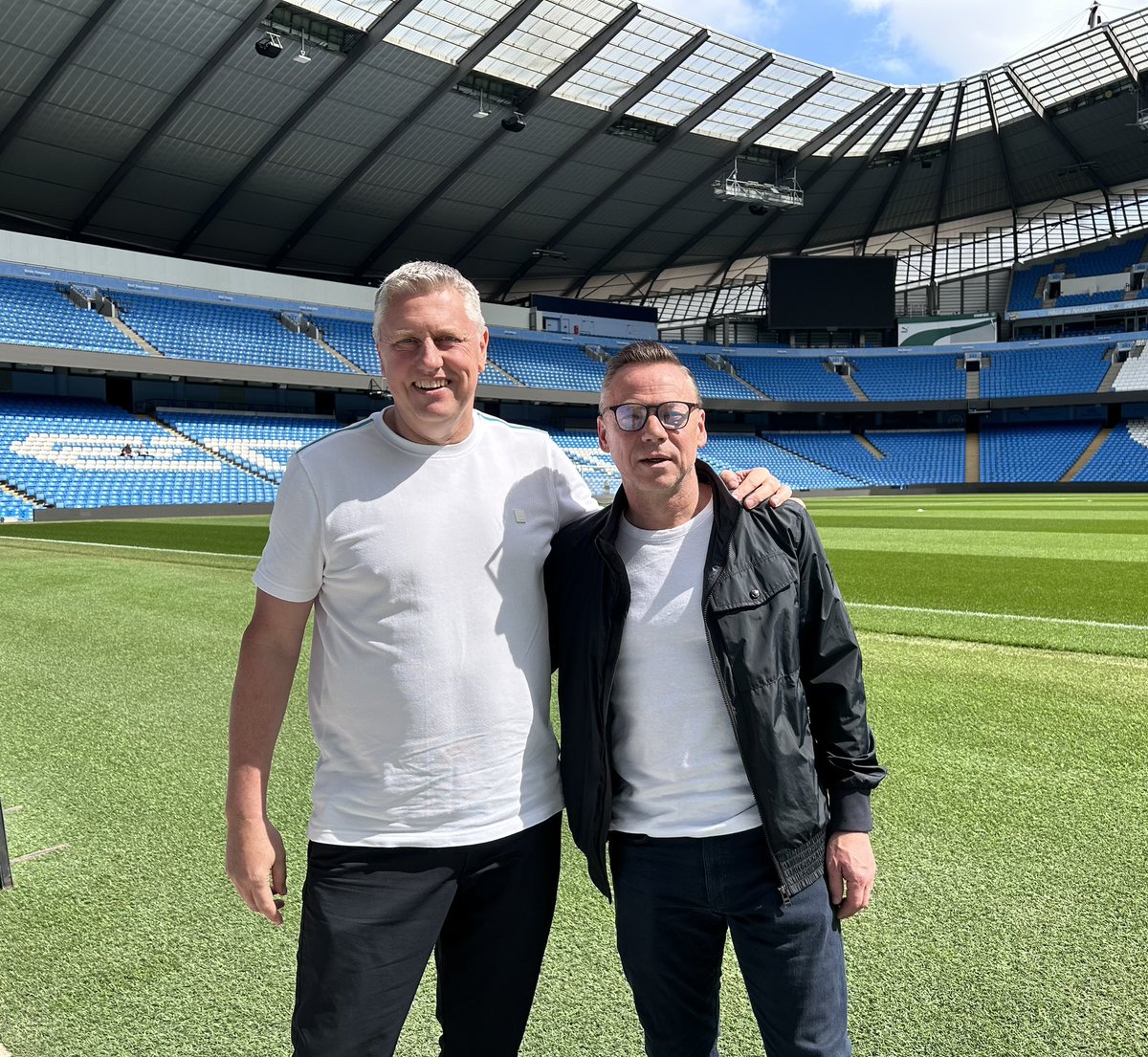 Brilliant to catch up with my big buddy @vince_bartram this morning 🩵 Promise I didn’t mention Wembley 99 once 🤣🤣🤣