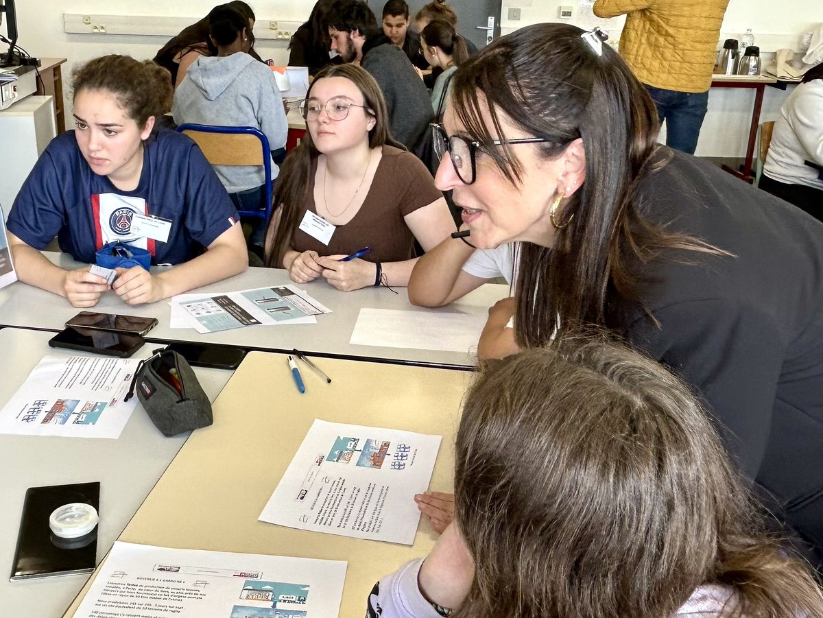 dsden_32's tweet photo. Compétences à s’orienter en biotechnologies - métiers de l’agroalimentaire au @Lyceelegarros 

Un magnifique projet qui rend concrète la projection vers #Enseignementsupérieur et l’insertion professionnelle des élèves du département 

#coopération #mentorat #liaisonscollégelycée https://t.co/WfsJI8kDjR