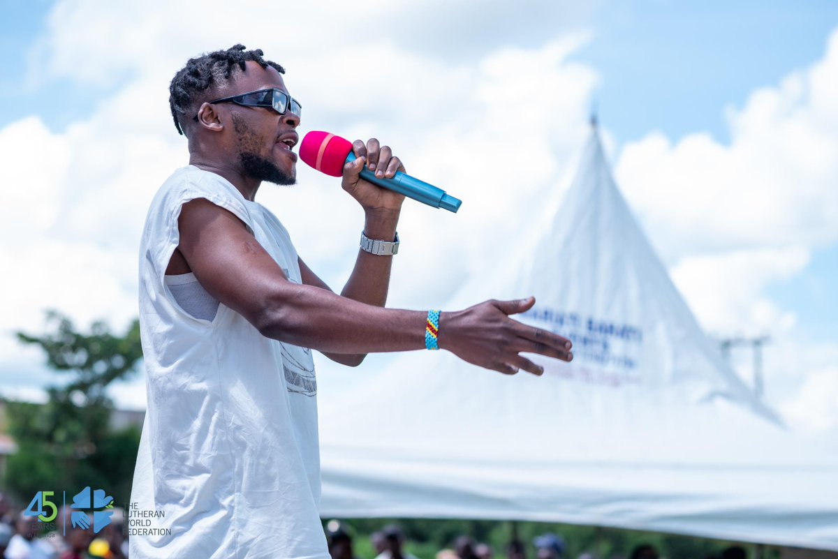 #HappeningNow Starting the week with the electrifying energy of the #RefugeesGotTalent semi-finals in Rwamwanja. Espoire Rugajo, the 2017 #RGT winner, sets the stage for an incredible show! 🔥🎶 @OPMUganda @usmissionuganda @StatePRM @UNHCRuganda