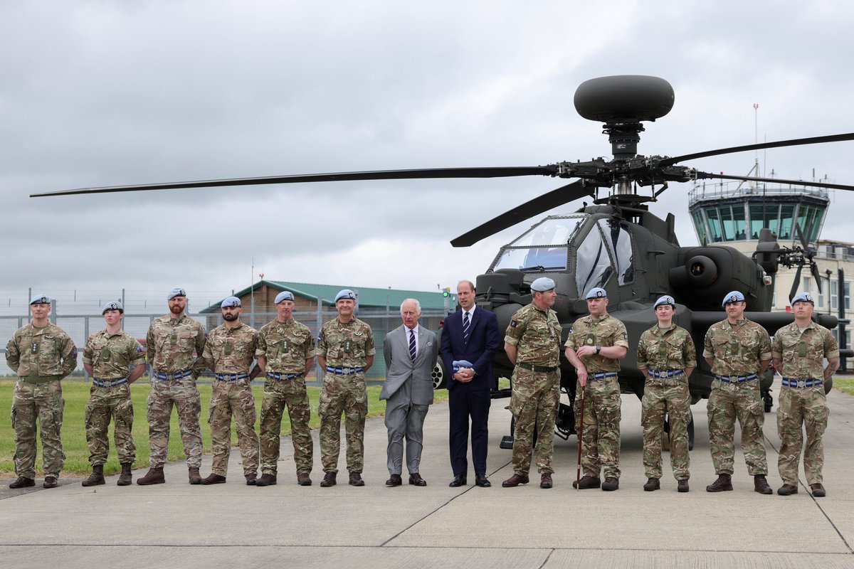 🚁 Today, at the Army Aviation Centre in Middle Wallop, The King officially handed over the role of Colonel-in-Chief of the @ArmyAirCorps - the combat aviation arm of the British Army.