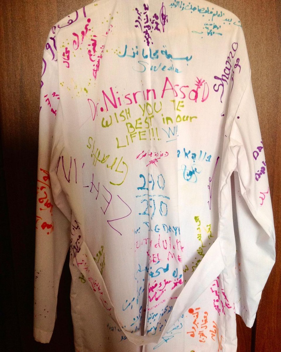 The first white coat I received as I got into medical school 🏫! With all the signatures of my friends and family 😍

#surgery #surgeon #match2025 #medicine #medschool #medstudent #medicalschool #resident #residentlife #plasticsurgery #plasticsurgeon #usmlestep1 #usmlestep2
