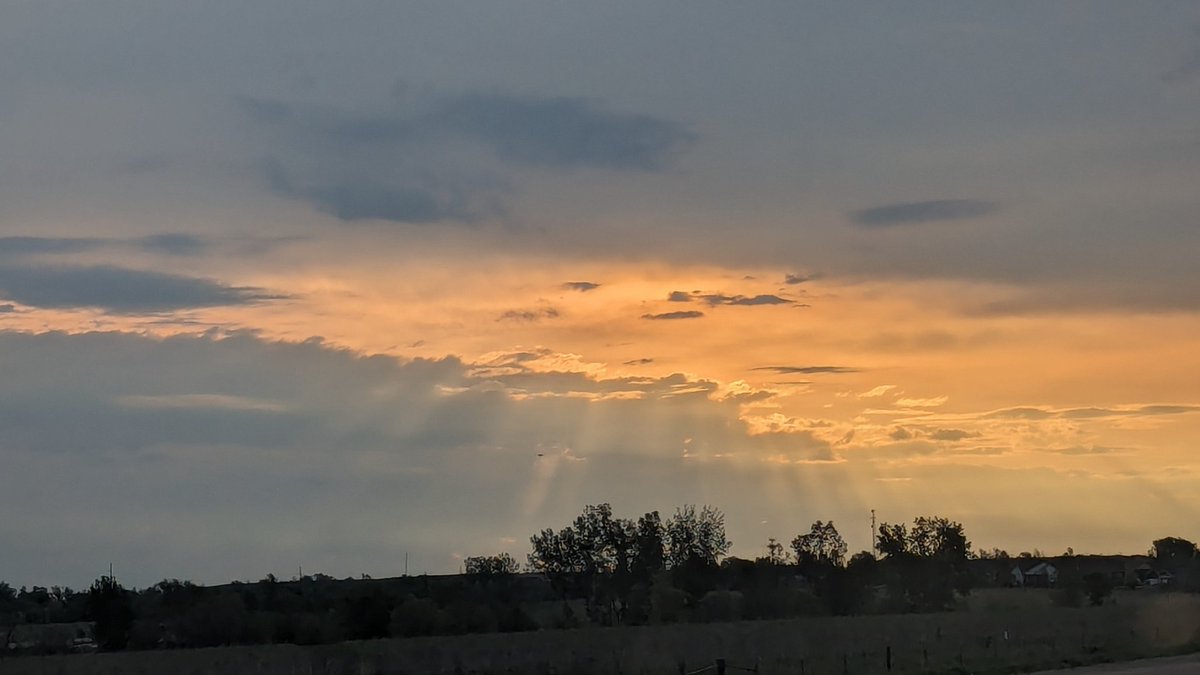 Great view to start the morning commute Cedar Rapids IA @KCRG_FirstAlert @GHeydWx @KopelmanWX @KGAN_Weather @WXSchnack @KWWLStormTrack7 @IAStormChasing @NWSQuadCities  @KyleKielWX @eileenloanWX @CoreyT_WX @NStewWX @ICHawkeye