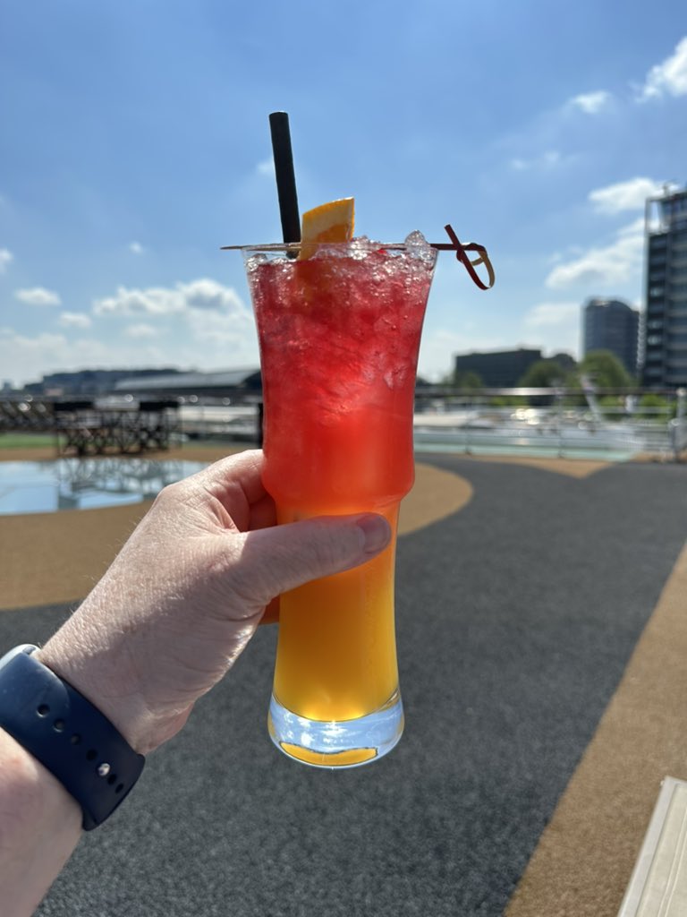 Cheers to a colourful (non-alcoholic) cocktail on @arosa_cruises riverboat A-Rosa Sena
