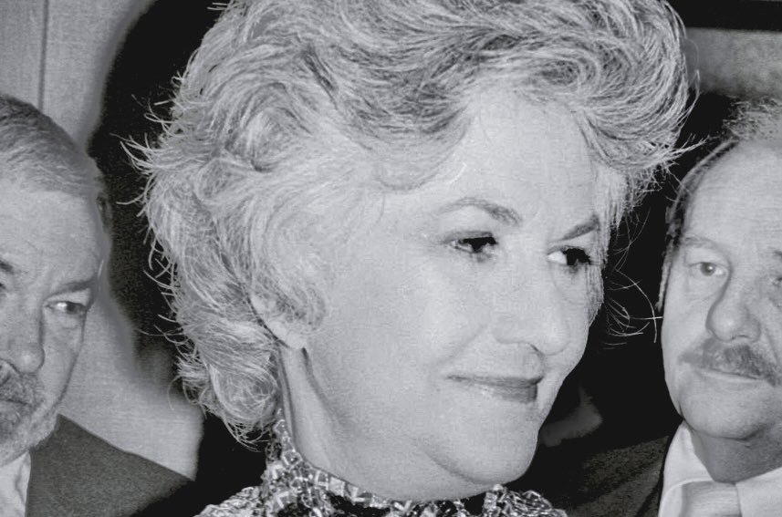 beawildering's tweet photo. Happy heavenly Birthday Queen Bea 🐝 👸🏻 thank you for being a friend 💓🎉✨🕊️

#beaarthur #beatricearthur #happybirthday #goldengirls #maude https://t.co/dEs4yPaVGM