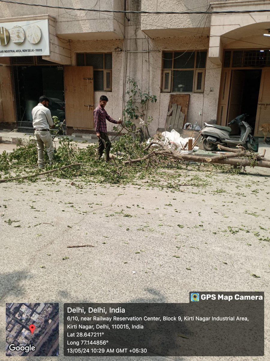 #मिशन_स्वच्छ_सुंदर #वार्ड_90 #मोती_नगर
कुछ दिन पहले आए तूफान से काफी पेड़ों को नुकसान पहुंचा था आज 
#कीर्ति_नगर ब्लॉक - H और 10/63 एरिया से गिरे हुए पेड़ों को हटवाया गया  
सभी MCD विभाग के #कर्मठ और #मेहनती #कर्मचारियों को #धन्यवाद।
#AbDelhiHogiSaaf
@ArvindKejriwal