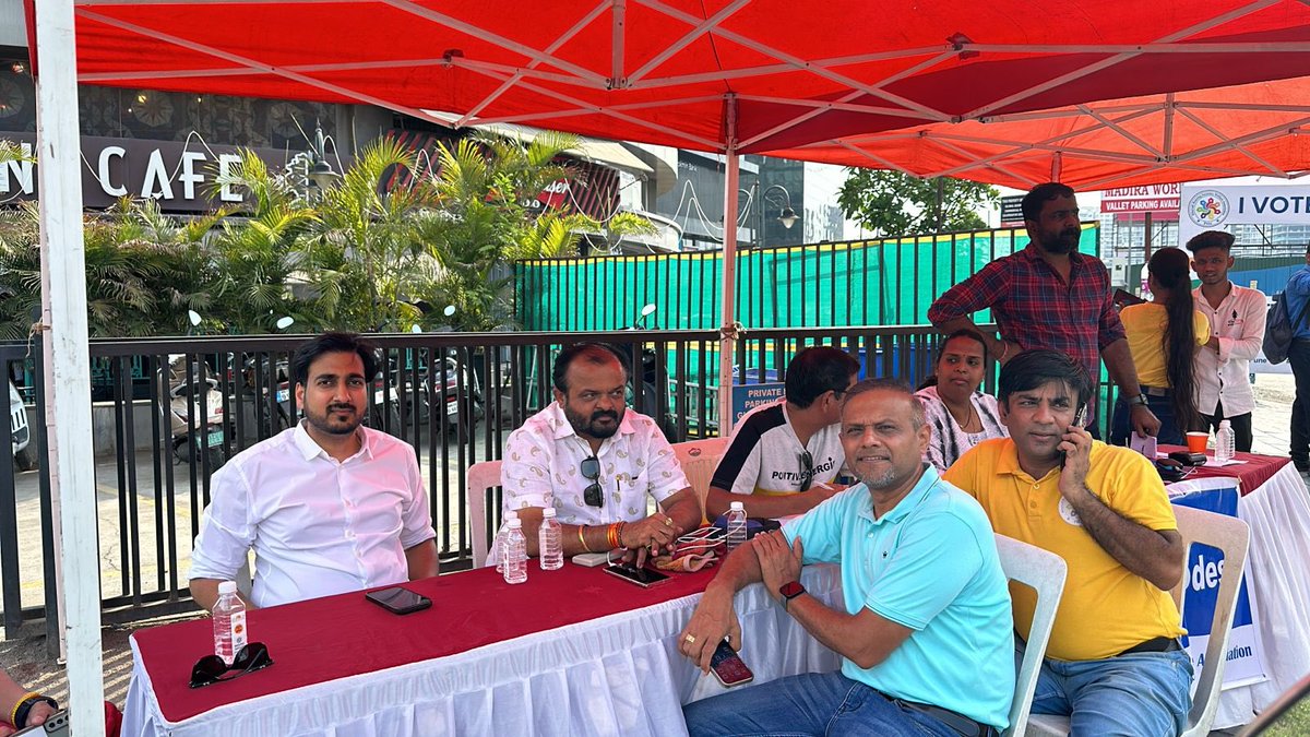 SatishJoshi_1's tweet photo. @KhswaPune @dusadsumit @dypatil4u @aaplasurendra @mohol_murlidhar 
@Dev_Fadnavis 
@aaplasurendra 
@Hveejay24 
@KhswaPune 
@narendramodi 
We have done for the day.
Tried to help residents. We as a team tried our best for Kharadi. 
Now it’s your time to work for kharadi @mohol_murlidhar https://t.co/qepWLOO8fa