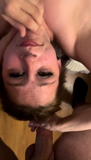 I&rsquo;ve got something for you on onlyfanssss 😈🥵 Goes along the lines of THROAT goat https://t.co/AtHDHA