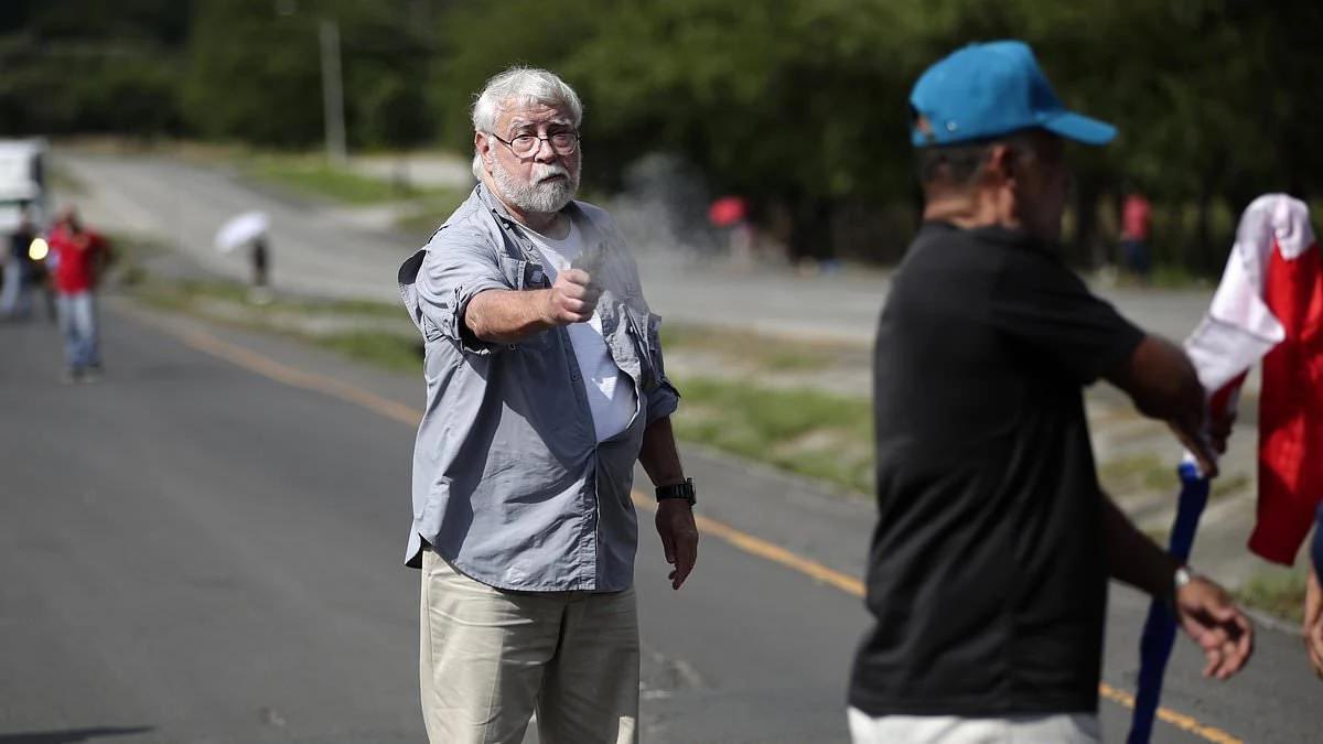 The moment a 77-year-old man opens fire at an environmental activist that is blocking the road.