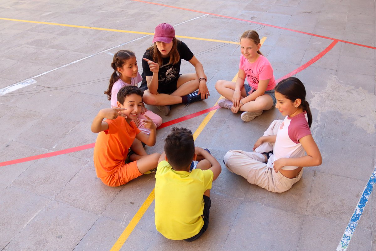 CaminsFundacio's tweet photo. QUINA GRESCA!
Els espais de lleure i socialització entre iguals per a infants i joves, són molt importants. Amb aquesta intenció, els centres socioeducatius de Camins van organitzar, dissabte passat a @epiasantantoni, la trobada “Gresca!”. 

Va ser tot un èxit! 🤸‍♀️ https://t.co/rnlQetbUbt