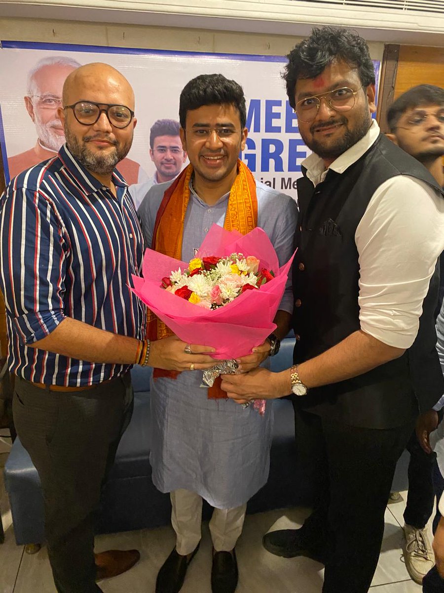 Meet & greet with @Tejasvi_Surya ji...

#MumbaiWelcomesTejasvi

@Tejasvi_Surya
@TajinderTiwana
@BJYM
@BJYM4Mumbai
@ankitthakkarbjp