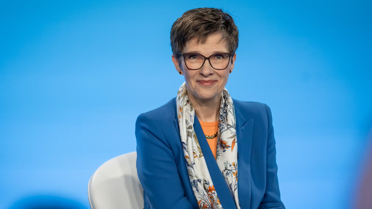 Weaker growth and higher interest rates have already led to more non-performing loans in commercial real estate portfolios, says Supervisory Board Chair Claudia Buch. This means banks need to have sound risk monitoring and sufficient provisions in place bankingsupervision.europa.eu/ecb/pub/pdf/ss…