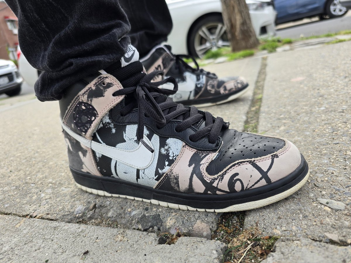 Should've picked a more comfortable shoe for office and monster hunting but you just need to follow a mood sometimes. SB Dunk High Unkle. #kotd #wdywt #yoursneakersaredope