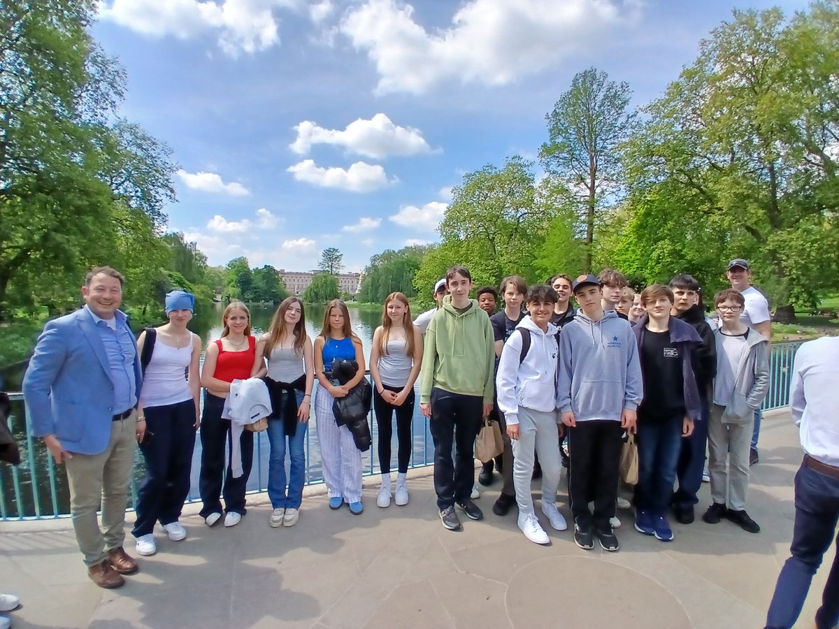 The Classics department had the good fortune of taking our Third Form Classicists to the West End production of Hadestown in London last week. 

The weather gods were smiling and they all enjoyed their walk through St James' Park in the warm May sunshine☀️#hadestown