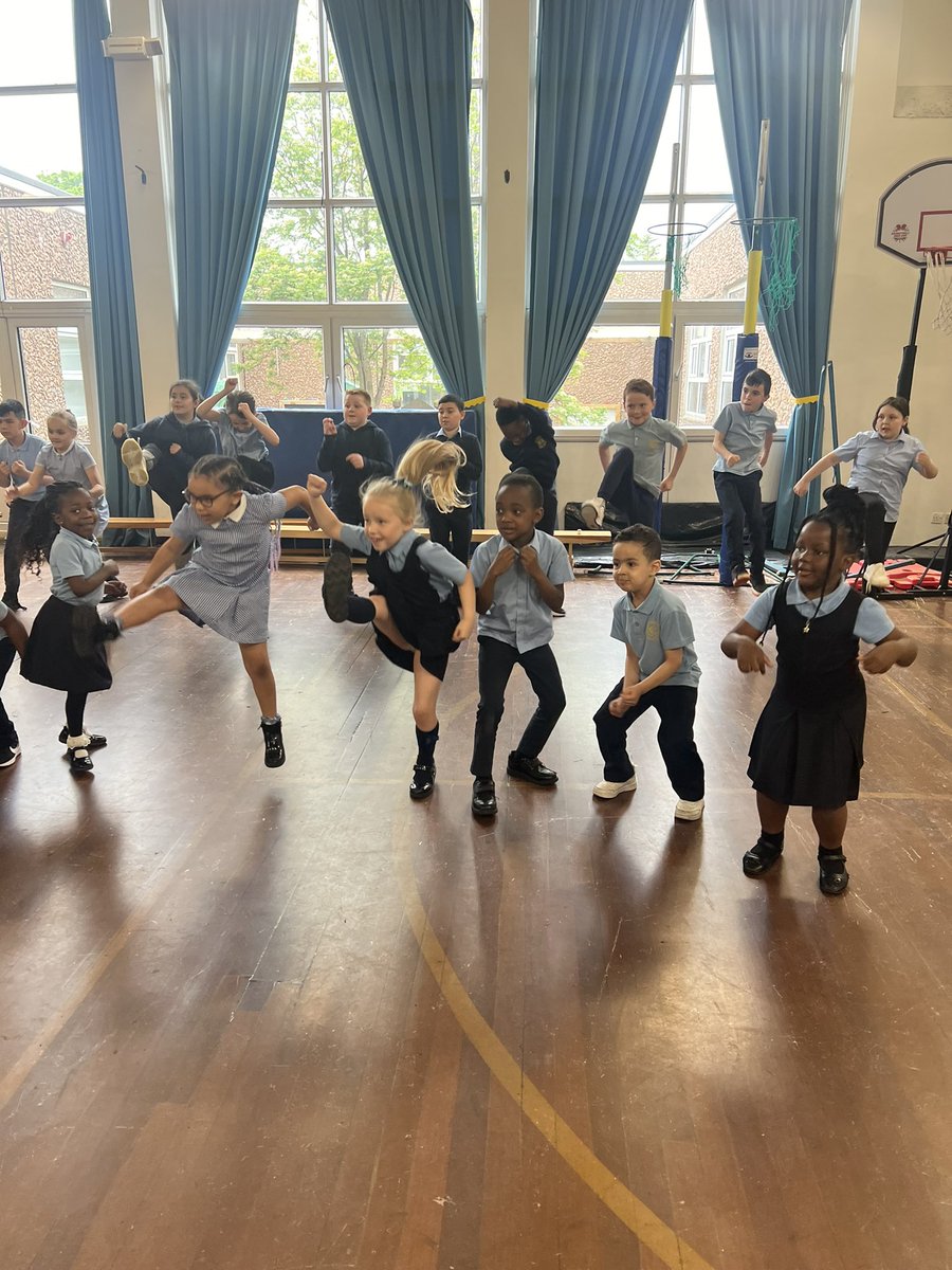 msmcgaffigan's tweet photo. P1b and P5 started health week with a brilliant kick boxing session with Robert. Some fantastic punches, slips, front and side kicks. Well done everyone. @stcatherinespsy @emscalvert https://t.co/6GkO4HLkfR