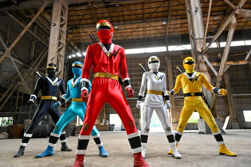 Kakurangers design incorporating black, white and yellow while having those colors on the team is certainly a choice. They didn’t switch them around with black and white though but changed the yellow triangle and gold belt black on yellow …