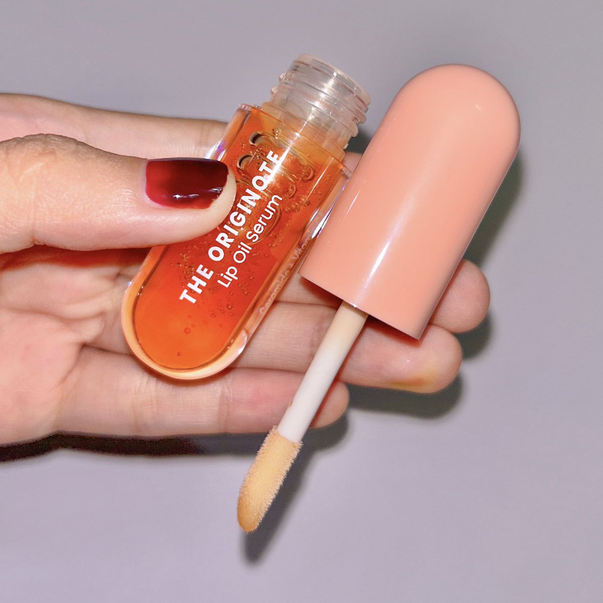 hersyieee's tweet photo. Dah 2024 ni masih ada yg TAK TAU merawat bibir kering merekah ke? 🥺

Nak share lip serum oil ni my life saver utk musim hot mcm ni ,, stiap kali rasa bibir kering, i akan sapu lip oil ni,, pakai waktu mlm sblom tido esokkan tu bangun mmg rasa moist je bibir &amp; looks healthy 🫶🏻🥹 https://t.co/vuqz4eoKBi