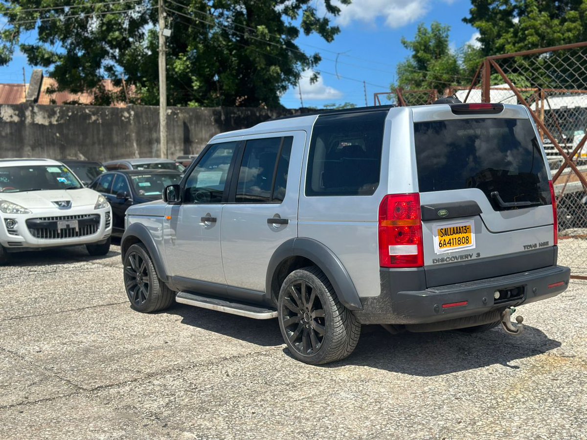 2005 LANDROVER DISCOVERY 3
📞 255 756 325972 

Price : 44,800,000/= With New Registration

Engine Capacity Cc: 2700
Mileage: 82,000Km+
Engine Code: TDV6
Fuel: DIESEL

Transmission: Automatic